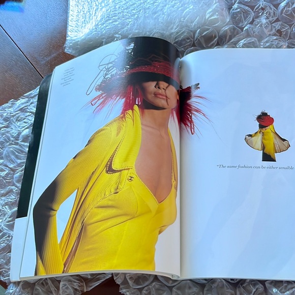 Vintage Chanel Magazine Number 1
167 pages of sophisticated fashion coverage - Picture 8 of 12